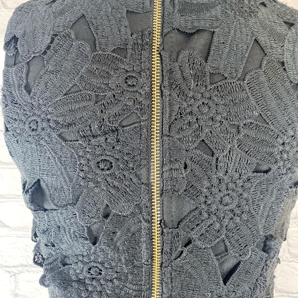 ASTR Black Floral Embroidered Mini Dress Lace size XS Boho Bodycon Sleeveless - Picture 6 of 12